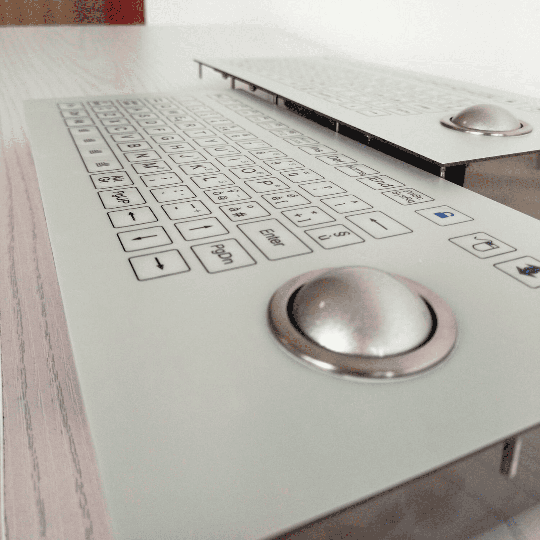 ¿Teclado con trackball o touchpad?